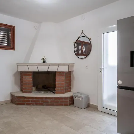 Pipin - Prigradica, Kod Caffe Tempera * Prigradica