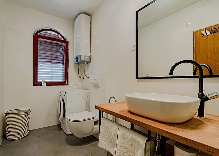 Pipin - Prigradica, Kod Caffe Tempera Prigradica