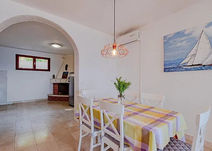 Pipin - Prigradica, Kod Caffe Tempera Prigradica