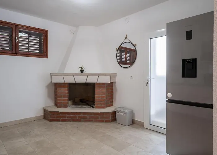 Pipin - Prigradica, Kod Caffe Tempera * Prigradica