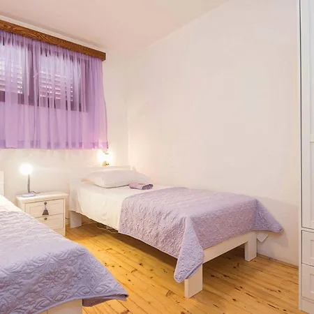 Apartment Pipin - Prigradica, Kod Caffe Tempera