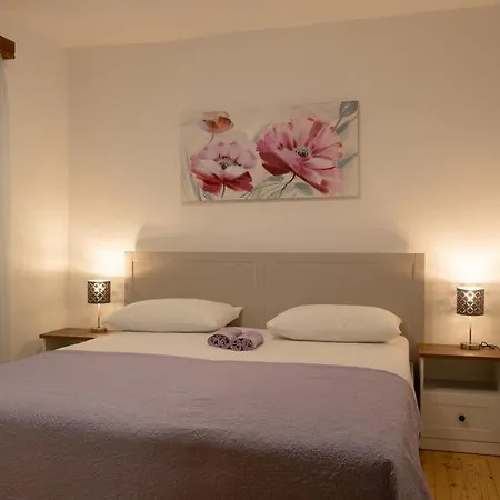 Pipin - Prigradica, Kod Caffe Tempera Prigradica